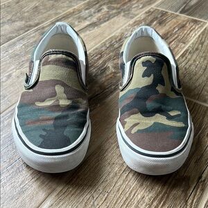 Vans Camouflage Slip-On Sneakers Size 7 Women’s. Lightly worn